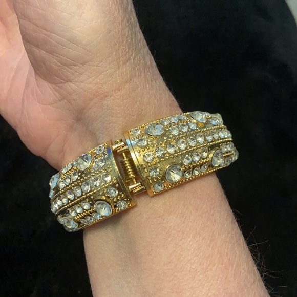 VINTAGE Super Sparkly Gold Cuff Bracelet - Picture 3 of 4